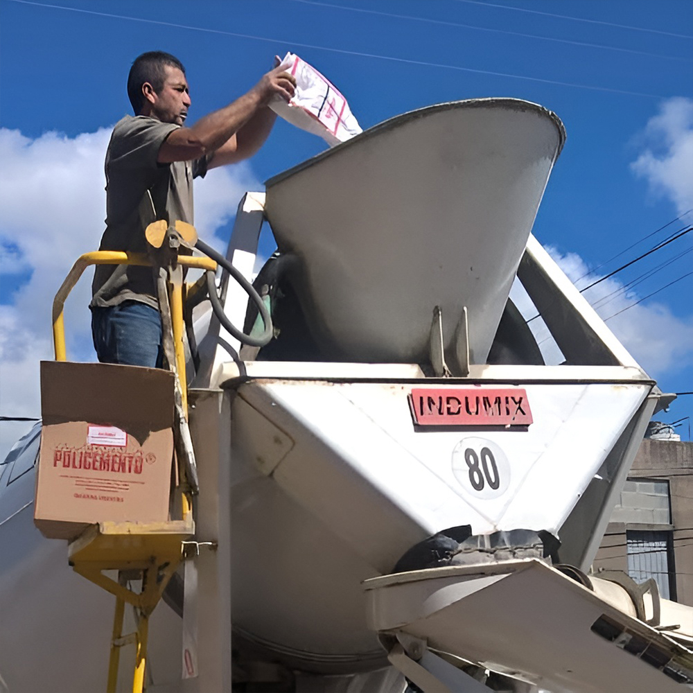 Equipo técnico de Policemento asesorando en obra